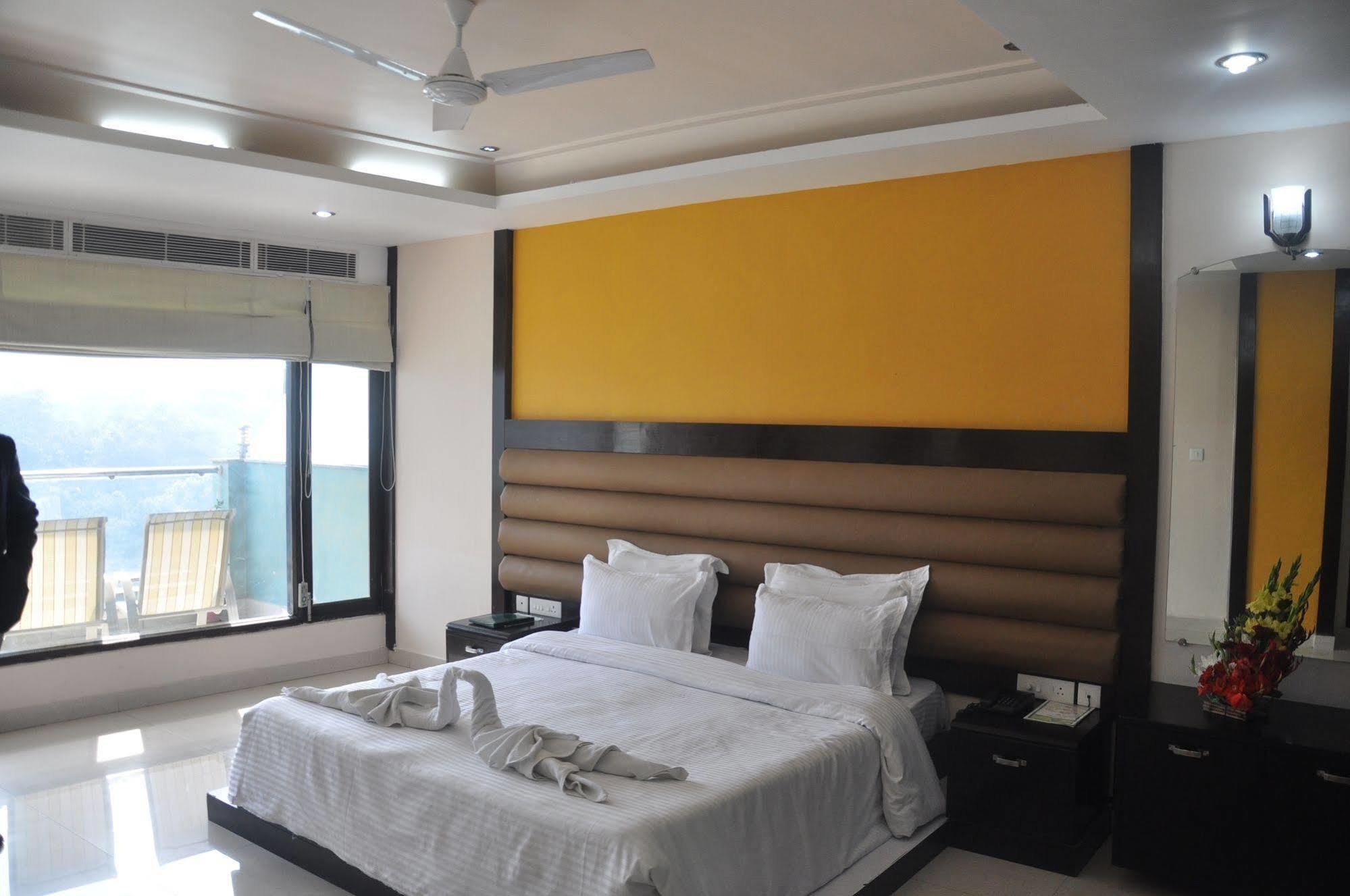 Ganga Beach Resort Rishīkesh Zewnętrze zdjęcie